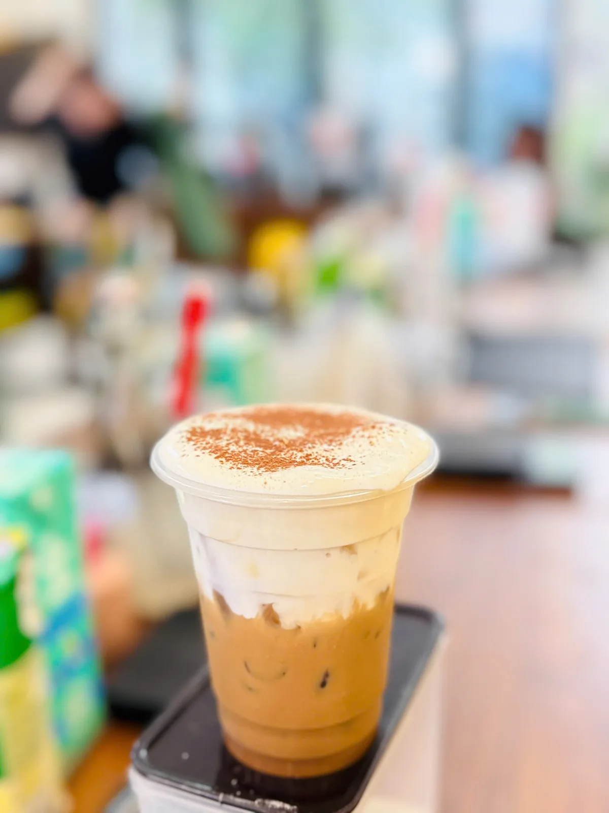 Ly cà phê phủ lớp kem béo mịn kiểu macchiato