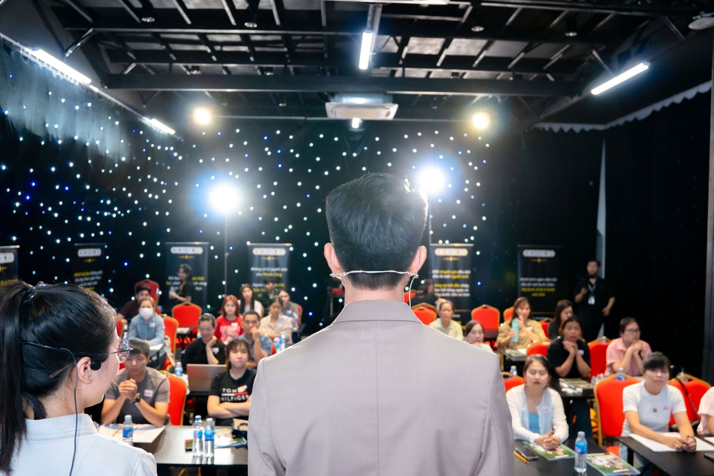 Không khí buổi workshop trực tiếp của SaLy Academy