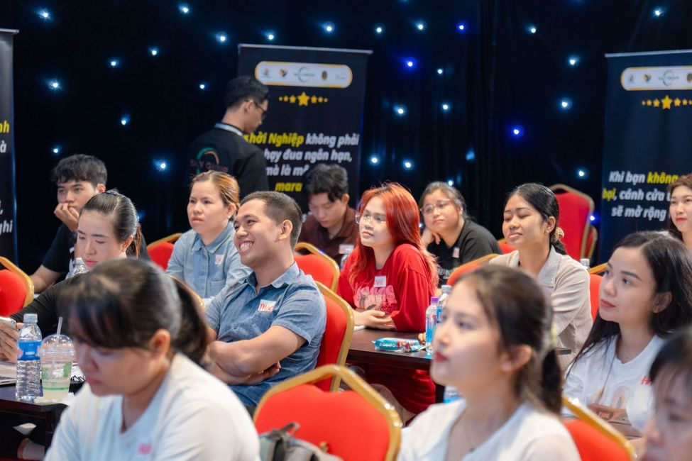 Học viên tham dự workshop trực tiếp của SaLy Academy
