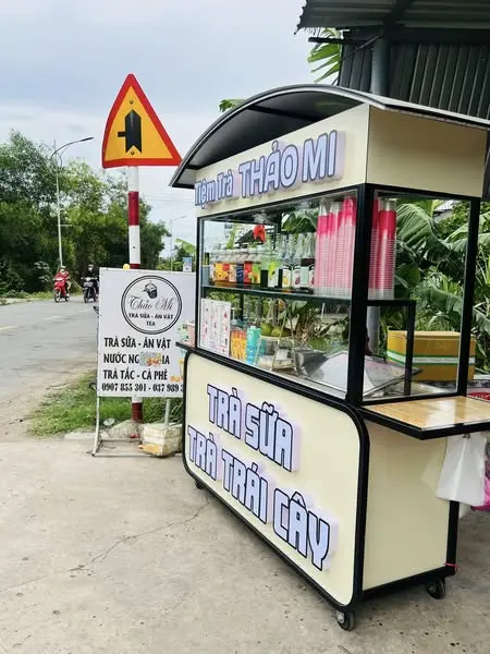 Xe đẩy bán trà sữa và trà trái cây của học viên sau khóa học